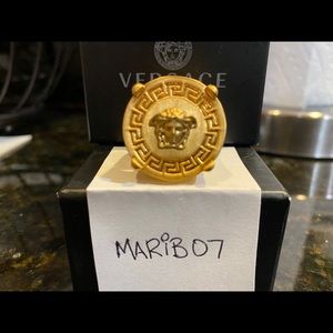 VERSACE GOLD RAPPER MEDUSA SIGNET RING